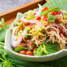 ยำขนมจีน (หมูยอ,กุ้งแห้ง,ถั่วลิสง,ปลากรอบ)
