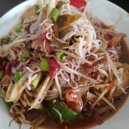 ตำซั่วอีสานลาวๆเมนูแซ่บๆเครื่องรวมหมึกหมูยอไส้กรอกหอย