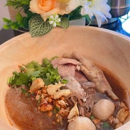 ชามฮัก ก๋วยเตี๋ยวเนื้อ และ ก๋วยเตี๋ยวเรือ หมู - เนื้อ สุรินทร์ ชามฮัก ก๋วยเตี๋ยวเนื้อ และ ก๋วยเตี๋ยวเรือ หมู - เนื้อ สาขาหลักเมือง