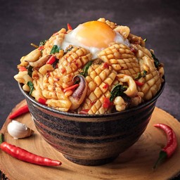 ข้าวกะเพราปลาหมึกไข่ออนเซน