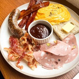 Full ozzie breakfast