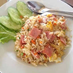 ข้าวผัดไส้กรอก