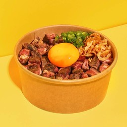 ข้าวหน้าสเต็กเนื้อเต๋า ไข่ดอง