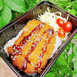 ข้าวไก่ทอดราดซอสทงคัตสึ