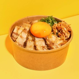 ข้าวหน้าหมูสามชั้นย่างเกลือ ไข่ดอง