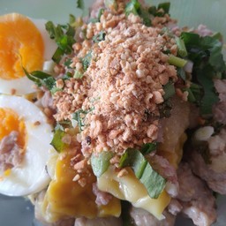 เส้นเล็กต้มยำหมูสับไข่ชิ้นน้ำ