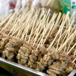 ก๋วยเตี๋ยวนายสักลาย ข้างสภ.แม่โจ้