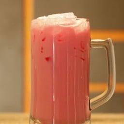 นมชมพูชักเย็น