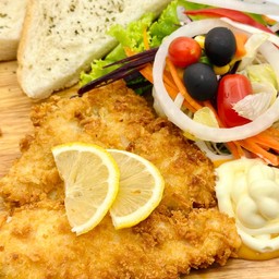 สเต็กปลาทอด ซีฟู้ดครีมซอส Fish Fried Steak with Seafood Cream Sauce