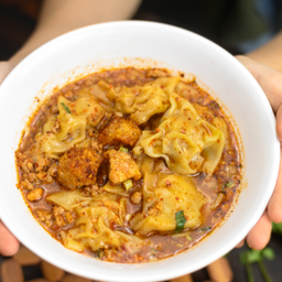 เกี๊ยวน้ำหมูกากเจียวหมูสับ