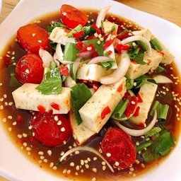 ยำหมูยอไข่แดงเค็ม