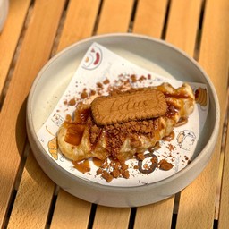 Caramel Biscoff Crumble Croffle