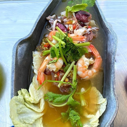 กุ้ง-ปลาหมึกนึ่งมะนาว