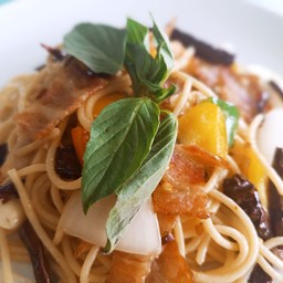 สปาเก็ตตี้ผัดพริกแห้ง เบคอน