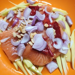 ยำแซวมอน+มะม่วง (สูตรไม่ร้า)
