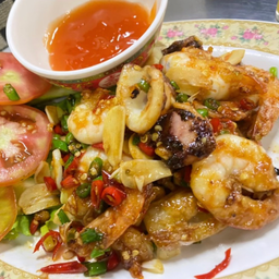 กุ้ง-ปลาหมึกผัดพริกเกลือ