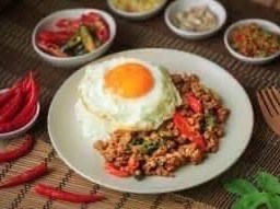 ข้าวกะเพราครัวยายแวว(อาหารตามสั่ง-ของทอดทานเล่น)