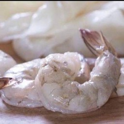กุ้งสดตัดหัวแกะเปลือก
