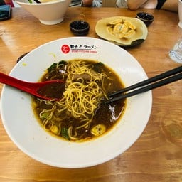 น้ำซุปอร่อย เข้มข้น หอมเนื้อวากิว เเละเมนูอื่นๆอีก เเนะนำเลย วันหลังจะเข้ามาใช้บ