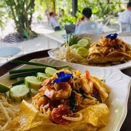 ผัดไทยห่อไข่กุ้ง