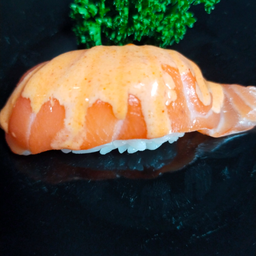 Salmon spicy sushi