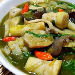 Bamboo Shoot Curry With Mixed Mushrooms