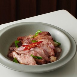 คางหมูคั่วซอสกะปิ