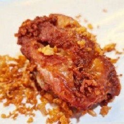 สะโพกไก่ ทอดกระเทียม