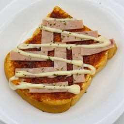 ขนมปังปิ้ง พริกเผา เบคอนไก่ Toast with Chili Paste and Chicken Bacon