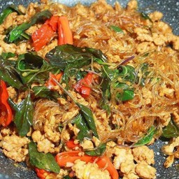 กะเพราวุ้นเส้นหมูสับ(ราดข้าว)