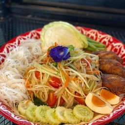 ส้มตำปลาร้าถาด (ปีกไก่ทอดน้ำปลา3ชิ้น+ไข่เค็ม+ขนมจีน)