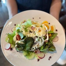 สลัดไข่ต้ม