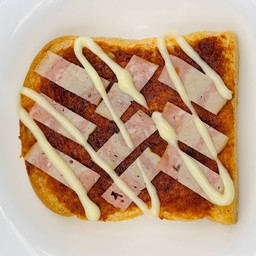 ขนมปังปิ้ง พริกเผา แฮมไก่ Toast with Chili Paste and Chicken Ham