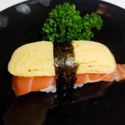 Salmon tamago sushi