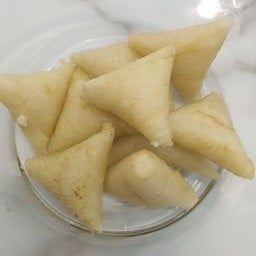 ข้าวต้มน้ำวุ้น (ข้าวเหนียวสามเหลี่ยม)