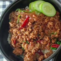 กระเพราหมูสับวุ้นเส้น+ฟรีไข่ดาว