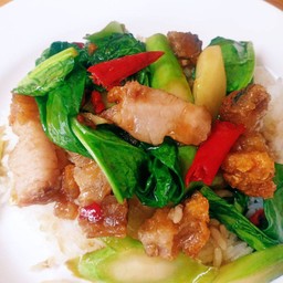 คะน้าหมูกรอบ