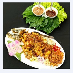 เมี่ยงปลากะพงทอด