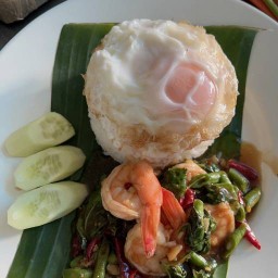 ยำ&ตำ ทะเล กะเพราพริกแห้ง ปตท.ปัญญา_อินทรา