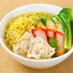 ชายสี่บะหมี่เกี๊ยวหมูแดง ย้ายมาจากราษฎร์อุทิศ