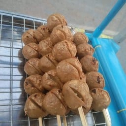 ลูกชิ้นย่างมารวย หน้าวัดป่ายุบ