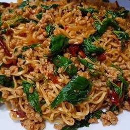 กะเพรามาม่าเนื้อสับ