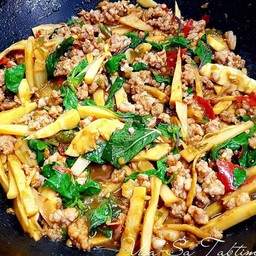 กะเพราหมู สับหน่อไม้