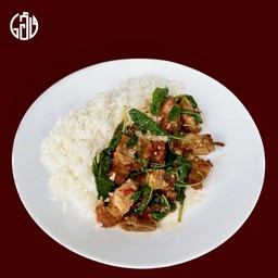 กะเพราหมูกรอบราดข้าว