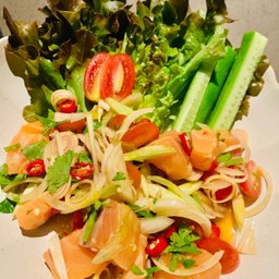 Spicy salmon salad