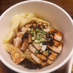 บะหมี่สามอย่าง