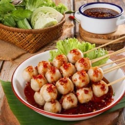 ก๋วยเตี๋ยวเรือเลอรส ชานมไข่มุก ลูกชิ้นปิ้ง