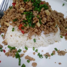 หมูสับคั่วพริกเกลือราดข้าว