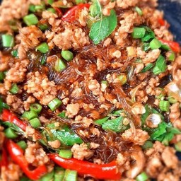 กระเพราหมูสับใส่วุ้นเส้นใส่ถั่วฝักยาวเป็นกับข้าว