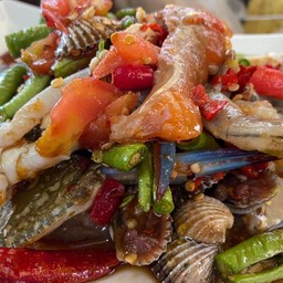 เกาเหลา หมึกสุก กุ้งสด หอยแครง แซลมอน ปูม้า